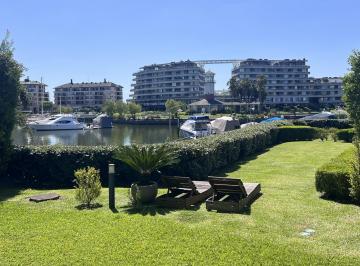 Departamento · 100m² · 3 Ambientes · 1 Cochera · Departamento en Pb con Jardín y Dos Suites