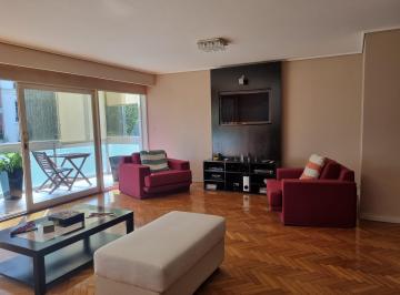 Departamento de 5 ambientes, Recoleta · La Isla - 3 Dorm. - Cochera - Balcon Al Frente - Impecable