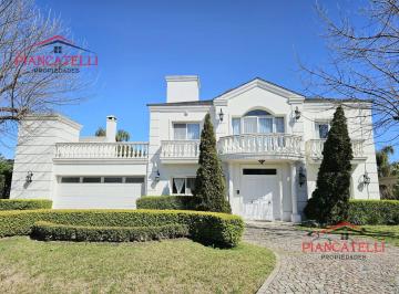Casa · 800m² · 5 Ambientes · 2 Cocheras · Venta de Casa en San Patricio con Excelente Ubicacion