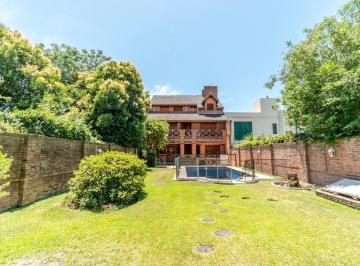 Casa · 518m² · 7 Ambientes · 5 Cocheras · Imponente Casa con Gran Parque en La Lucila, Zona con Los Mejores Colegios.