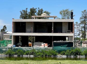 Casa de 7 ambientes, Tigre · Casa con 4 o 5 Dorm a La Laguna en La Isla de Laguna Grande en Venta
