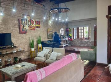 Casa de 4 ambientes, Lomas de Zamora · Confortable Casa en Excelente Ubicación