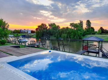 Casa · 198m² · 5 Ambientes · 2 Cocheras · Casa en Desarrollada en Una Planta, con Vista y Salida Al Río, Muelle y Amarra Propia
