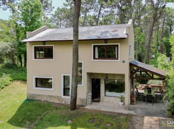 Casa de 4 ambientes, Cariló · Carilo, Oportunidad Única!