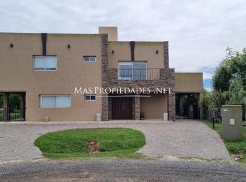 Casa · 440m² · 5 Ambientes · 4 Cocheras · Casa en Venta en Canning Barrio Cruz del Sur