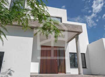 Casa · 230m² · 4 Ambientes · 2 Cocheras · Vendo Casa Praderas de San Lorenzo