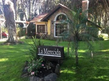 Casa · 102m² · 4 Ambientes · 2 Cocheras · Casa La Merecida en Calle Langostinos!