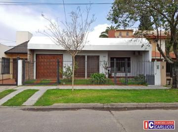 Casa · 100m² · 4 Ambientes · 3 Cocheras · Casa Tres Dorm. en Ituzaingó Venta