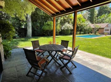 Casa · 1013m² · 4 Ambientes · 1 Cochera · Inmejorable Ubicación! Espectacular Lote de Doble Frente!