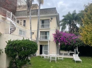 Casa · 431m² · 7 Ambientes · 1 Cochera · Unico Jardin Irrepetible en Barrio Parque