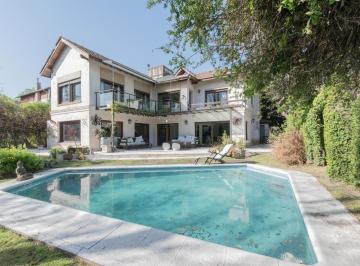 Casa · 400m² · 7 Ambientes · 3 Cocheras · Casa Moderna Totalmente Refaccionada en Lomas Schoenstatt