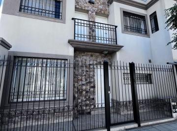 Casa · 213m² · 7 Ambientes · 2 Cocheras · Casa en Las Heras