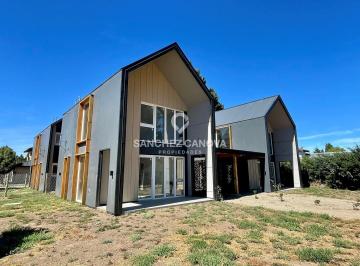 Casa · 60m² · 3 Ambientes · 1 Cochera · Casa Chalet en Venta en Bariloche, Patagonia, Argentina