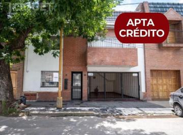 Casa · 233m² · 11 Ambientes · 2 Cocheras · Casa en Vera 3100