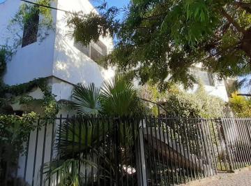 Casa · 140m² · 6 Ambientes · 1 Cochera · Casa en Venta - 5 Dorm. 3 Baños - 140 m² - Ringuelet