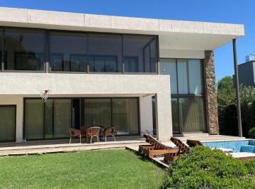 Casa · 470m² · 4 Dormitorios · 2 Cocheras · Barrio Privado Liceo Rugby Club, Maipu