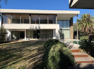 Casa · 470m² · 4 Dormitorios · 2 Cocheras · Barrio Privado Liceo Rugby Club, Maipu