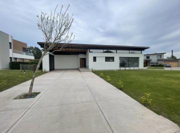 Casa · 163m² · 3 Ambientes · 1 Cochera · Casa en Venta en Arenas del Sur