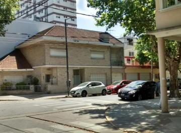 Casa · 250m² · 5 Ambientes · 1 Cochera · Casa de 5 Ambientes con Dependencia en Venta - con Cochera - Saavedra