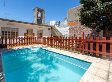 Casa · 220m² · 5 Ambientes · 2 Cocheras · Venta/permuta - Casas de 3 Dorm. con Cochera. Villa Gobernador Gálvez.