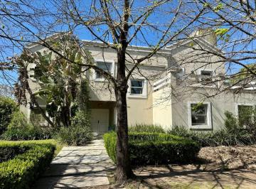 Casa · 330m² · 5 Ambientes · 1 Cochera · Casa en Venta en Senderos 1, Pilar, G. B. a. Zona Norte