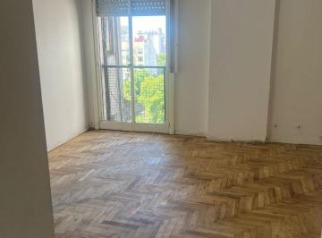 Departamento de 2 ambientes, Caballito · 2 Ambientes Amplios con Balcón!