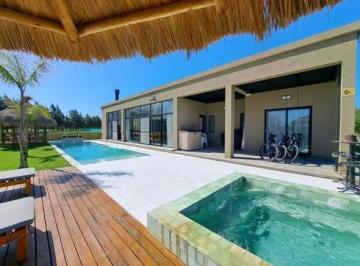 Casa · 210m² · 5 Ambientes · 2 Cocheras · Casa en Venta, en Barrio Las Calandrias, Los Cardales, Gba Norte