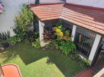 Casa de 4 ambientes, Villa Luro · Casa 4 Ambientes con Cochera Parque y Quincho en Excelente Estado en Villa Luro