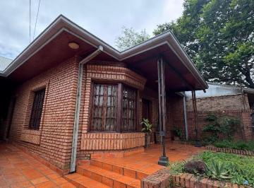 Casa · 200m² · 4 Ambientes · 1 Cochera · Cf1185 - Casa en Venta Z/ Av Lavalle y Juan Queirel
