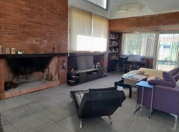 Casa · 185m² · 7 Ambientes · 2 Cocheras · Casa en Venta 3 Dorm. Chacras del Rincon