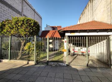 Casa de 4 ambientes, Avellaneda · Chalet de 4 Ambientes con Fondo Libre y Terraza en Sarandí. Apta Crédito