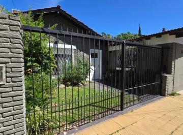 Casa · 200m² · 4 Ambientes · 1 Cochera · Casa Tres Dorm. Parque Venta Castelar Norte