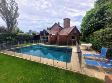 Casa · 200m² · 6 Ambientes · 3 Cocheras · Casa en Alquiler en Campo Chico Country Club