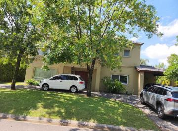 Casa · 260m² · 5 Ambientes · 2 Cocheras · Casa en Venta en St. Matthew´s Village Apto Credito!, Pilar, G. B. a. Zona Norte