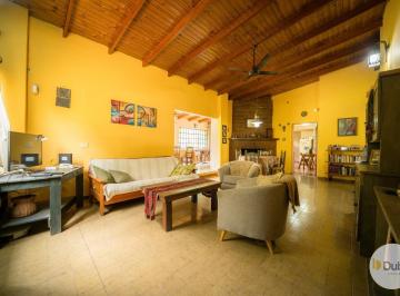 Casa · 135m² · 4 Ambientes · 3 Cocheras · Casa en Paso del Rey