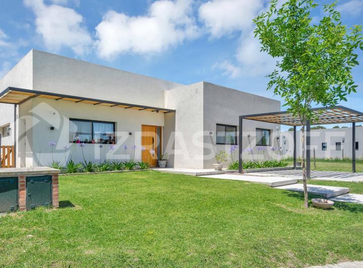 Casa · 120m² · 4 Ambientes · 2 Cocheras