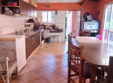 Casa · 114m² · 3 Ambientes · 3 Cocheras · Casa Sobre 3 Ambientes, gge Pasante, Hermoso Quincho, Parrilla Fondo, Horno de Barro, Posibl. N