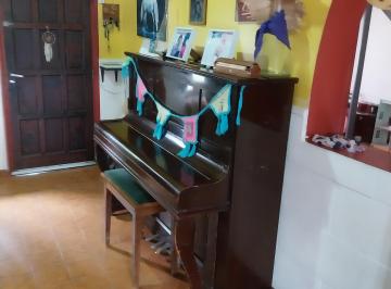 Casa de 5 ambientes, Lomas de Zamora · Hermoso Chalet