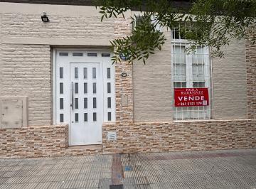 Casa de 4 ambientes, Ciudad de Mendoza · Vendo Casa Reciclada, Sexta Sección, Mendoza