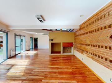 Casa · 370m² · 7 Ambientes · 2 Cocheras · Venta Casa 4 Dorm. 4 Baños / Pileta. Apta Credito Hipotecario