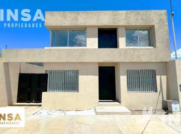 Casa · 148m² · 4 Ambientes · 2 Cocheras · Casa a Estrenar Sobrecale 17 de Octubre, Las Heras