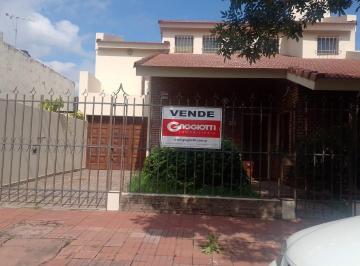 Casa · 123m² · 4 Ambientes · 1 Cochera · Casa en Barrio 9 de Julio