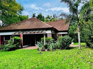Quinta vacacional · 150m² · 3 Ambientes · 2 Cocheras · Venta Casa Quinta en Barrio Parque El Trébol 1700 m² 3 Dorm. Piscina