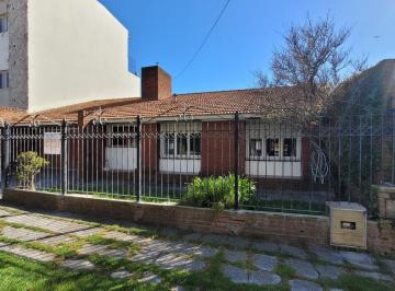 Casa · 160m² · 5 Ambientes · 1 Cochera · Casa en Punta Mogotes