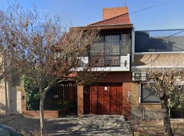 Casa · 149m² · 5 Ambientes · 1 Cochera · Casa en Lanús Oeste