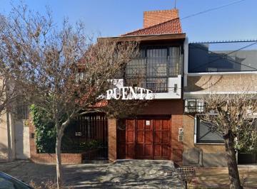 Casa · 149m² · 5 Ambientes · 1 Cochera · Casa en Lanús Oeste