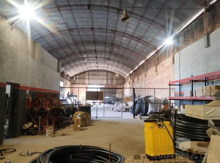 Bodega-Galpón · 1900m² · 8 Ambientes · 10 Cocheras