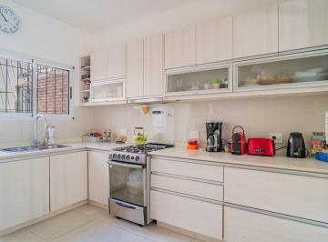 PH · 137m² · 4 Ambientes · 1 Cochera · Venta PH 4 Ambientes en Versalles Impecable