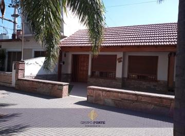 Casa · 266m² · 3 Ambientes · 2 Cocheras · Se Vende Casa con Galpón Grande en Barrio Jardin - 2 Dorm