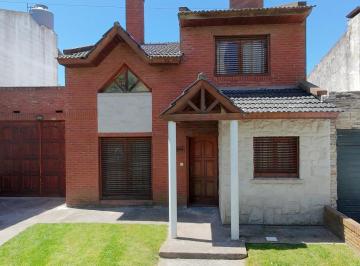 Casa · 184m² · 3 Ambientes · Chalet 3 Ambientes - Lorenzini y Valencia